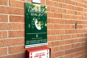 One Lakes Edge Upscale Residential Apartments Emergency 911 Phone Sign
