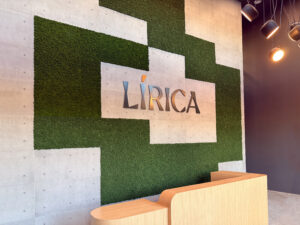 2a_Lirica_Wall_ID