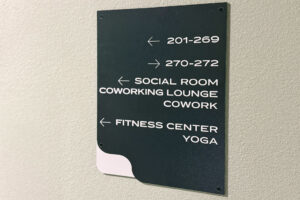 8_Lirica_HallDirectional